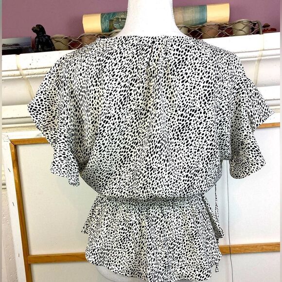 Papaya Black and White Flutter Sleeve Peplum Blouse tie neck - Picture 2 of 11